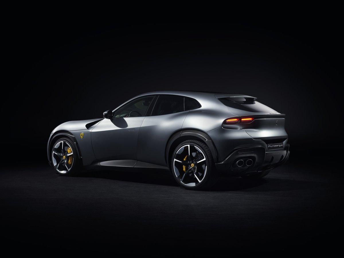 FerrariMexico's tweet photo. En la culminación de 75 años de investigación de vanguardia, Ferrari ha creado un coche único y que representa el más puro ADN del Cavallino Rampante, donde prestaciones, placer de conducir y confort coexisten en perfecta armonía. Por eso su nombre que significa "pura sangre". https://t.co/EnlzbW5OYq