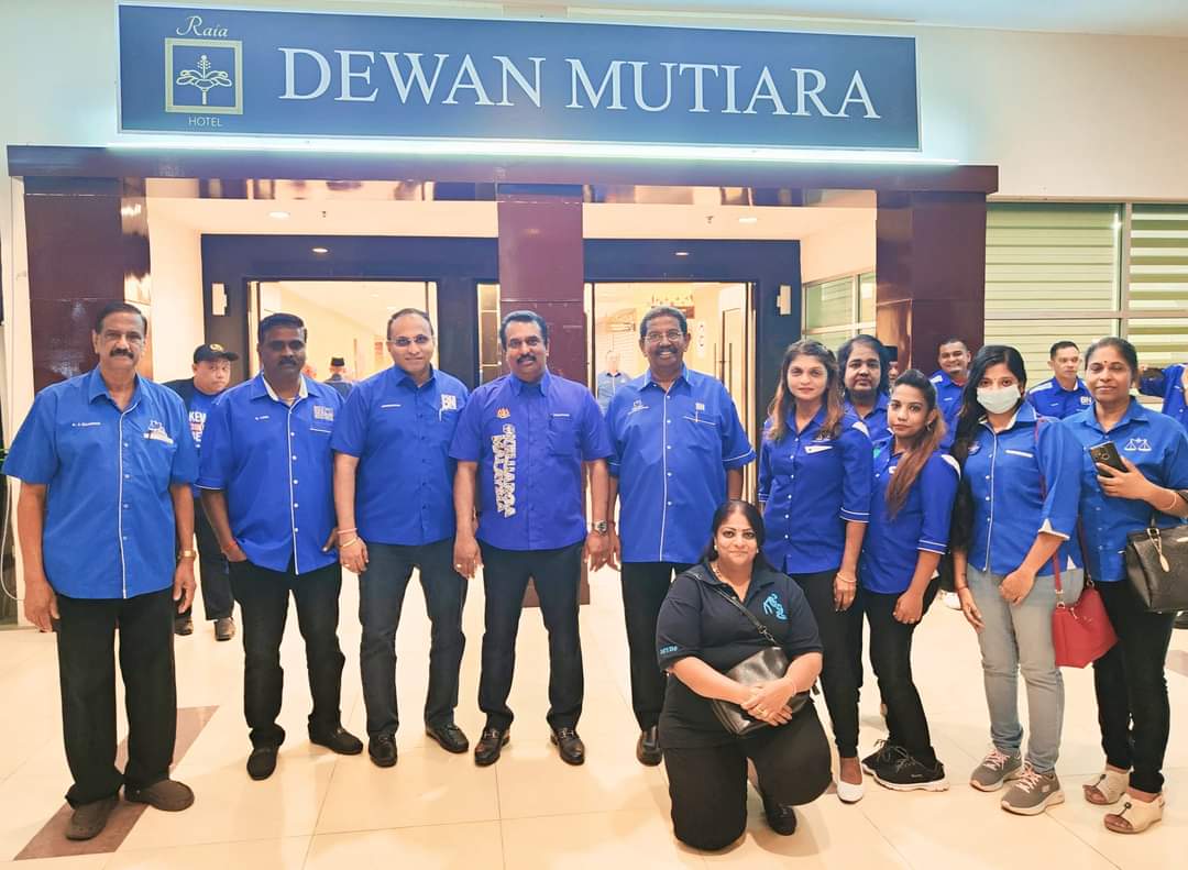 AnanthanSoma's tweet photo. Majis Ramah Mesra Pemimpin Barisan Nasional Negeri Pulau Pinang Bersama YAB Dato' Sri Ismail Sabri Yaakob Perdana Menteri Malaysia di Hotel Raia, Dewan Mutiara, Pulau Pinang.
#DrSAnanthan #TYTTSV #MIC #MICPenang #KeluargaMalaysia https://t.co/lRsi8anJvW