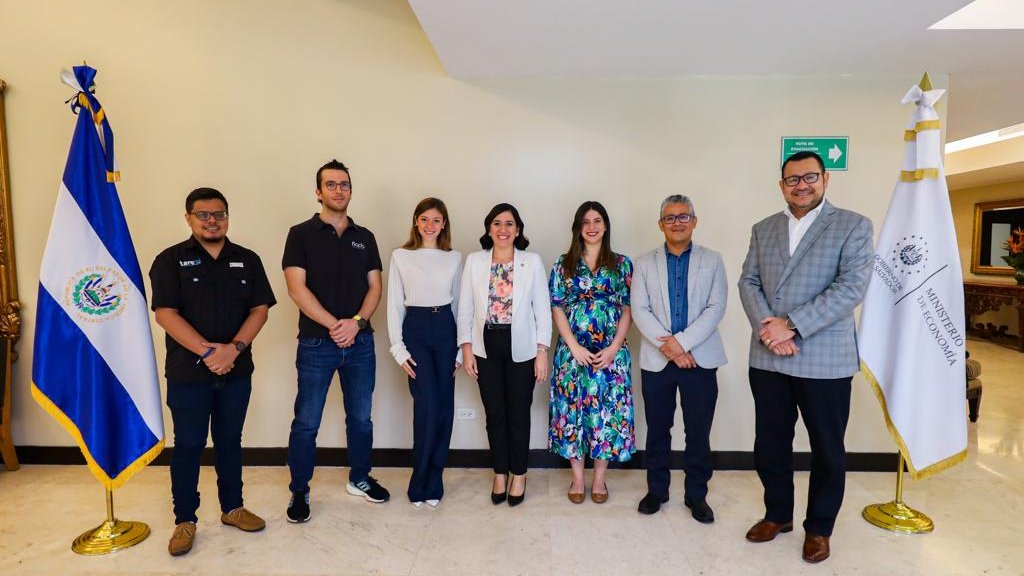 “Esperamos que los emprendedores lleven más allá toda la experiencia que han ganado en esta competencia, motivándolos a que sigan fortaleciendo sus emprendimientos y aprovechando todas las oportunidades que el Gobierno pone a su disposición”, Ministra <a href="/MariaLuisaHayem/">María Luisa Hayem 🇸🇻</a>.