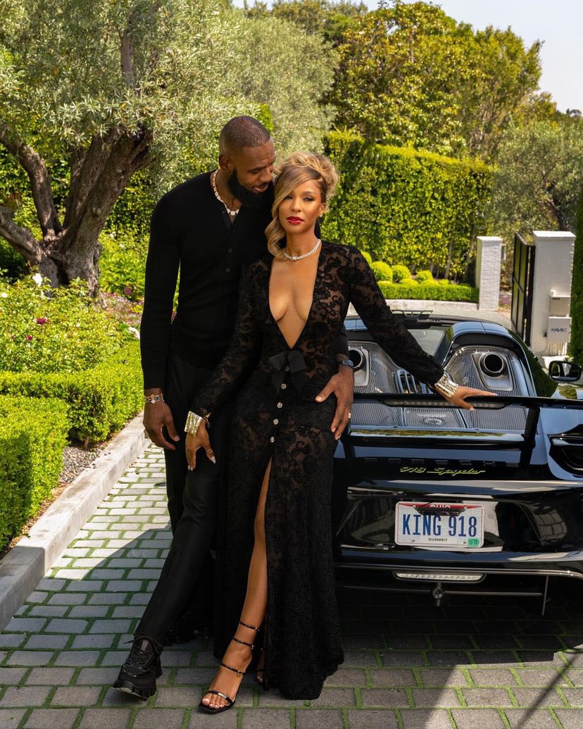 Bronupdates's tweet photo. LeBron and Savannah James for Vanity Fair ❤️ https://t.co/O8VSul9mxv