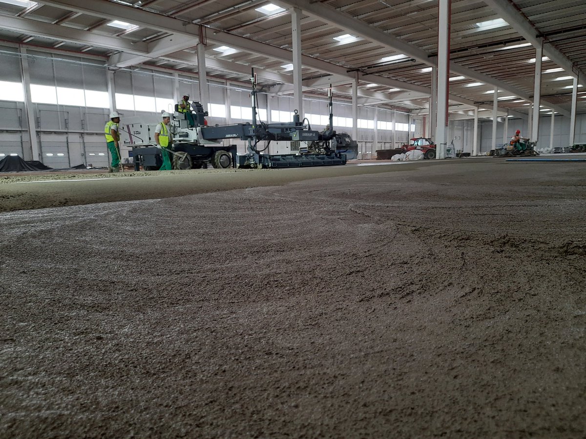 Martin_JuanCar's tweet photo. @Rinol_Esp de nuevo en Toledo (España) 30.000 m2 System #conductilVRS #LinKevr. #Jointless Plataforma Logística. Endurecedor @RoclandFloor. https://t.co/L8OQYIVImi