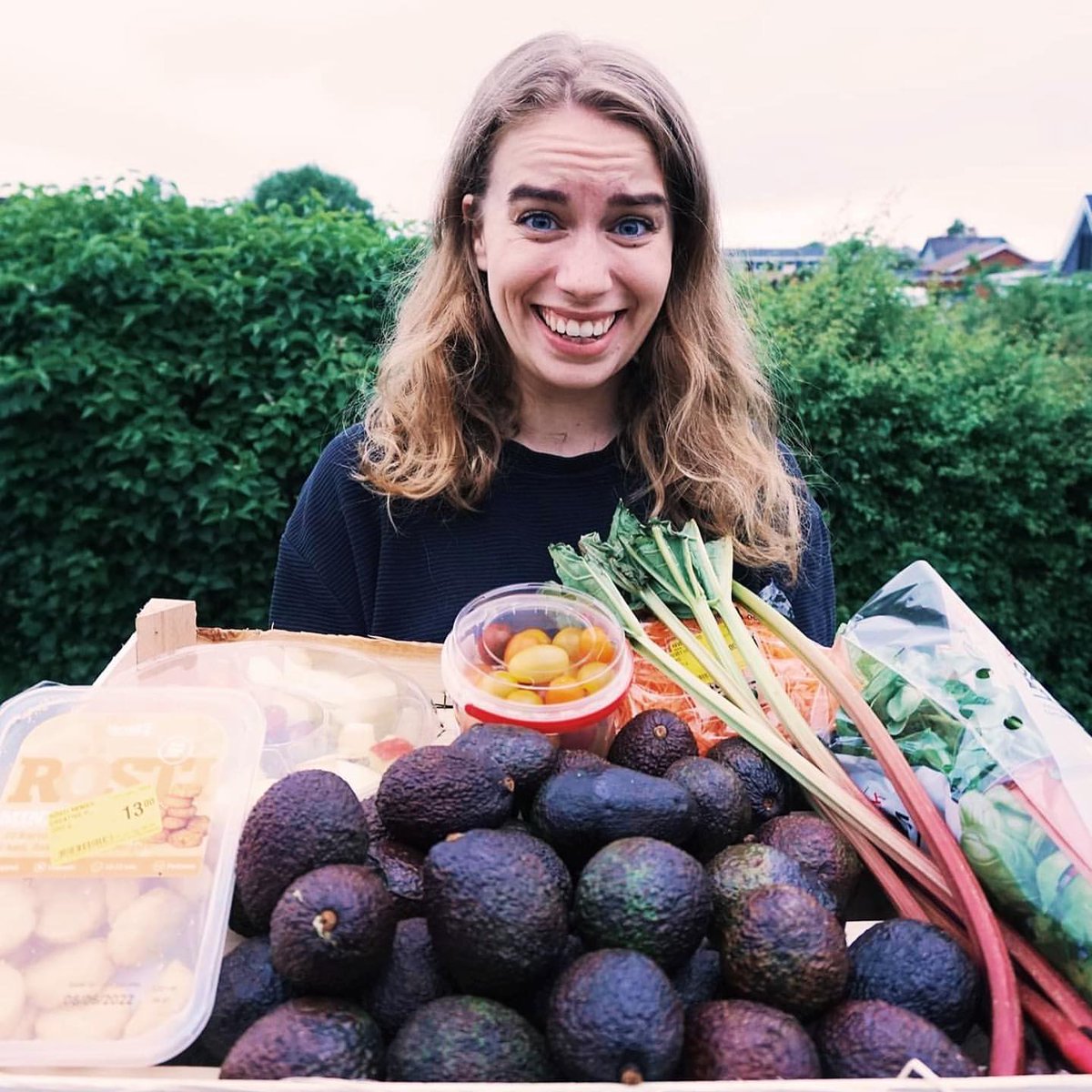 Have you ever tried dumpster diving - or would you?

#zerowaste #zerowastefood #zerowastelife #lesswaste #dumpsterdiving #dumpster #rescuefood #eco #lowimpactmovement #lowimpact #gogreen #govegan