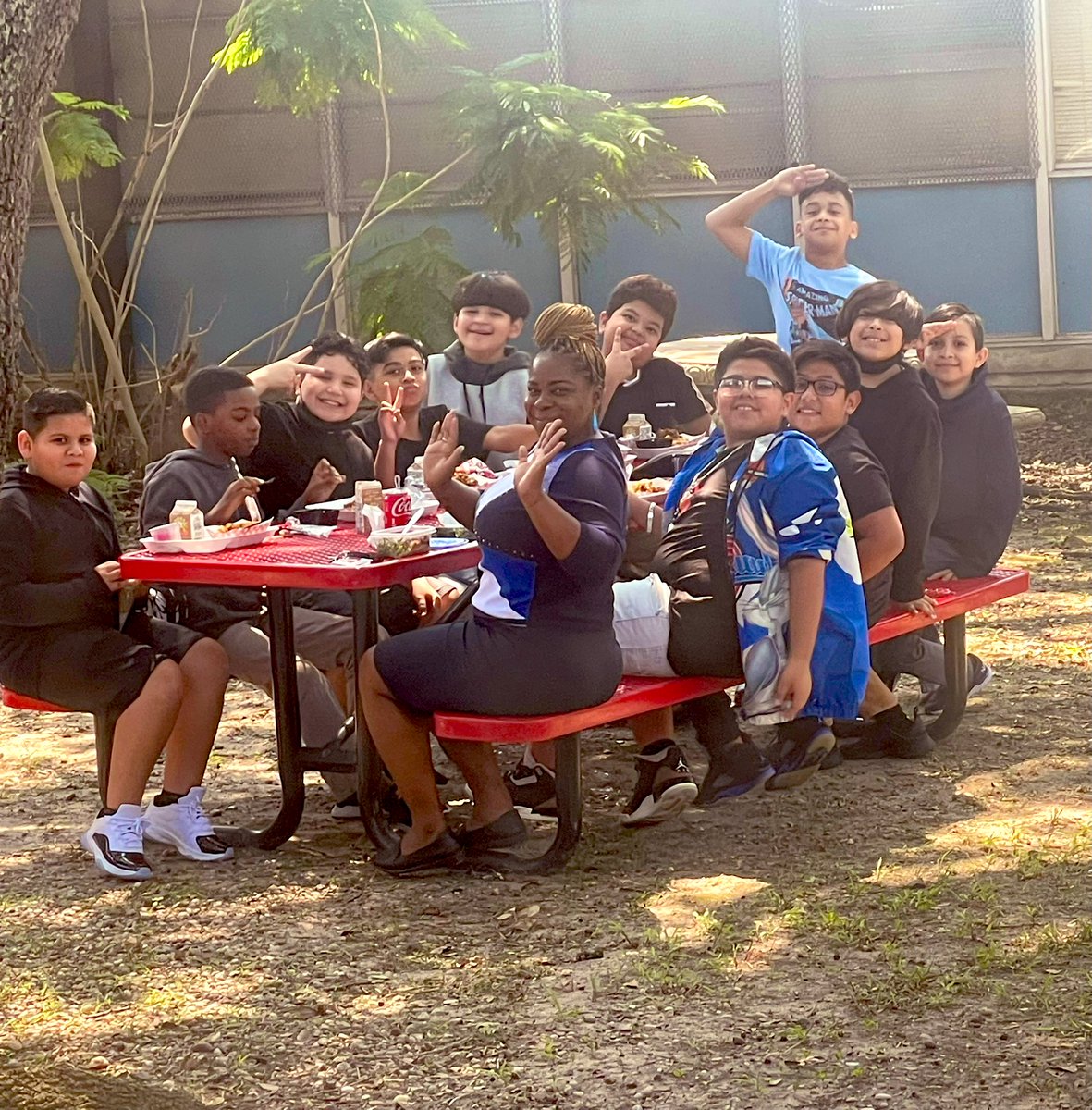 Talk about it Tuesday. <a href="/Shenna24167767/">Shenna</a> is a person who is admired by our students and staff for all the noble qualities she holds! Lunchtime conversations with some of the 5th graders. <a href="/stafford_nadia/">Nadia Stafford</a> @jannete_torres <a href="/its_s_kelly/">Sade</a>
