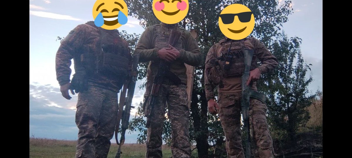 slavaelastichny's tweet photo. А ось і один з них, справа - Рома Козиренко. Не впізнаю взагалі, став схожий на капітана Прайса.

Він зараз у херсонській обл. Їх дивізії потрібні шоломи, тактичні навушники та тепловізори.

https://t.co/YqkmiF74Cr

💳https://t.co/2Vz6P0OXur

Будь ласка ретвіт🙏 https://t.co/vW7uyHefVw