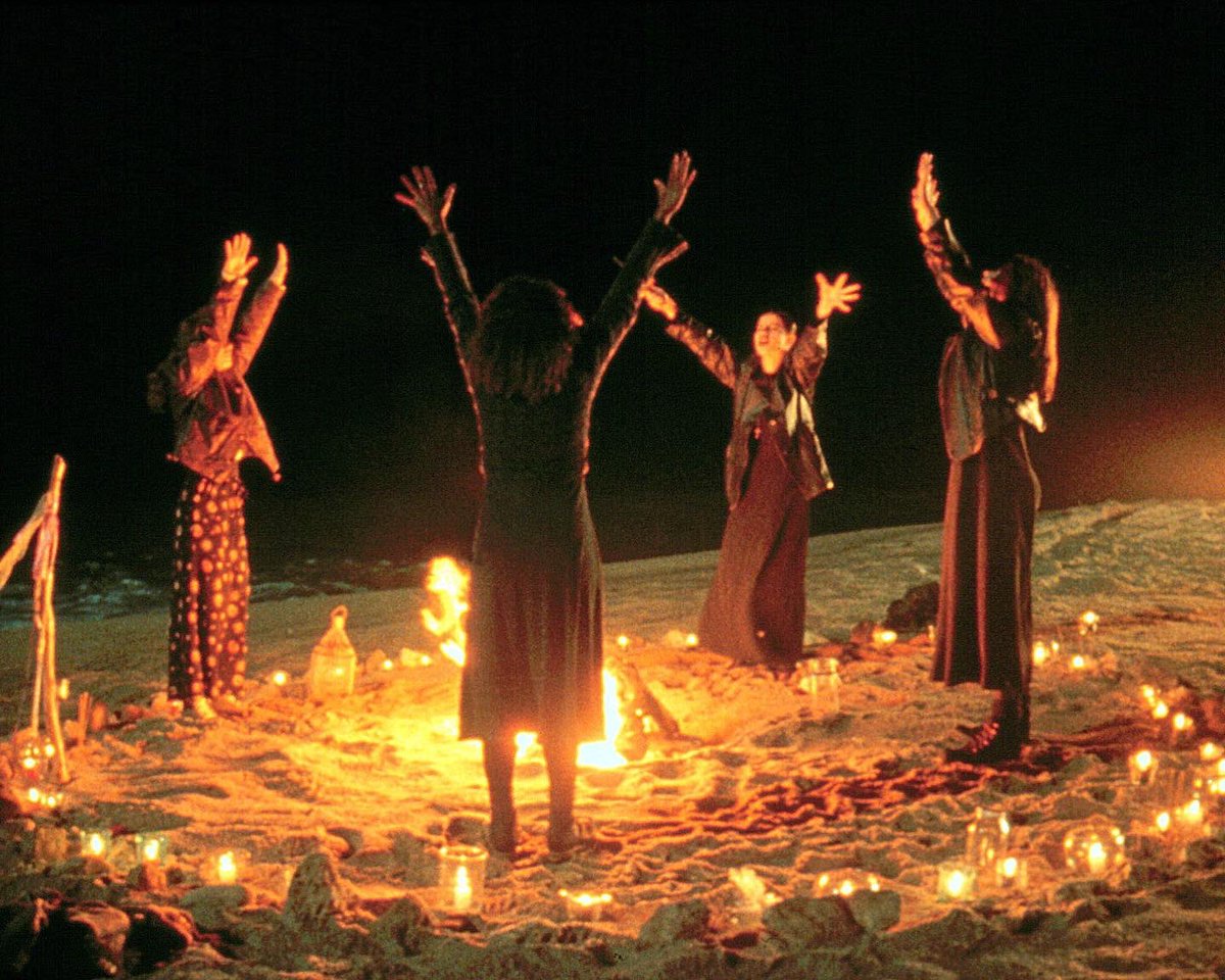 cinespia's tweet photo. Just Announced- #Cinespia October Screening 🎃 THE CRAFT - October 14th at Cinespia at LA State Historic Park. Visit https://t.co/u6GvBH0FN3 for tickets &amp; info https://t.co/o7eiOfmMzy