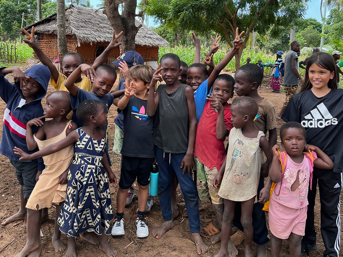 CDSSF's tweet photo. Thanks to the community for their donations of clothes to children in Kenya! After our annual donation drive, a CDS family delivered 8 suitcases of clothes to a village near Kilifi, and they also helped construct a borehole so the villagers can pump fresh water from the ground. https://t.co/8hzeE2f6NZ
