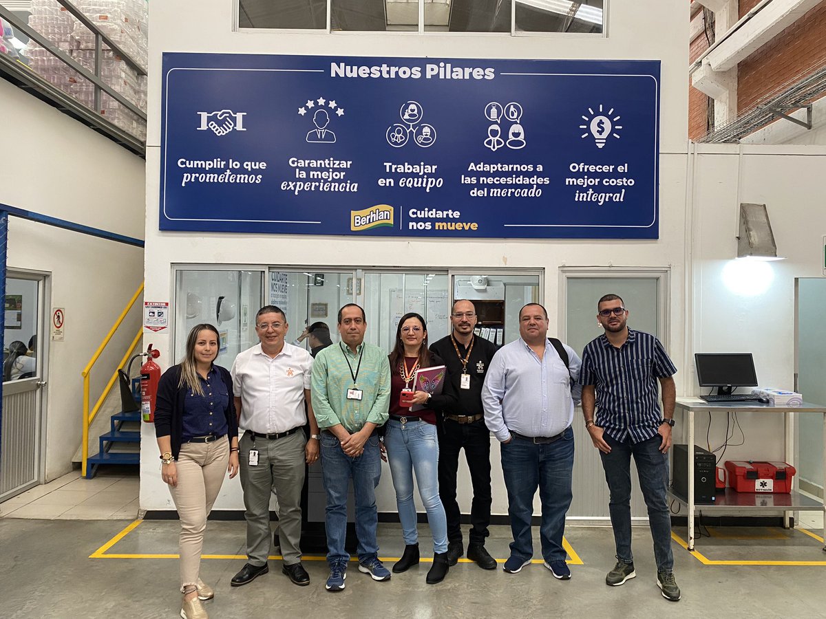 aagomezr's tweet photo. Dentro de la estrategia de relacionamiento con el sector empresarial el #CDTCI realizó la divulgación y oferta de servicios a la empresa @Berhlan_Col quienes manufacturan productos para el cuidado del hogar, cuidado personal y productos especializados @SENAQuindio @SENAComunica https://t.co/1opNvlYgyL