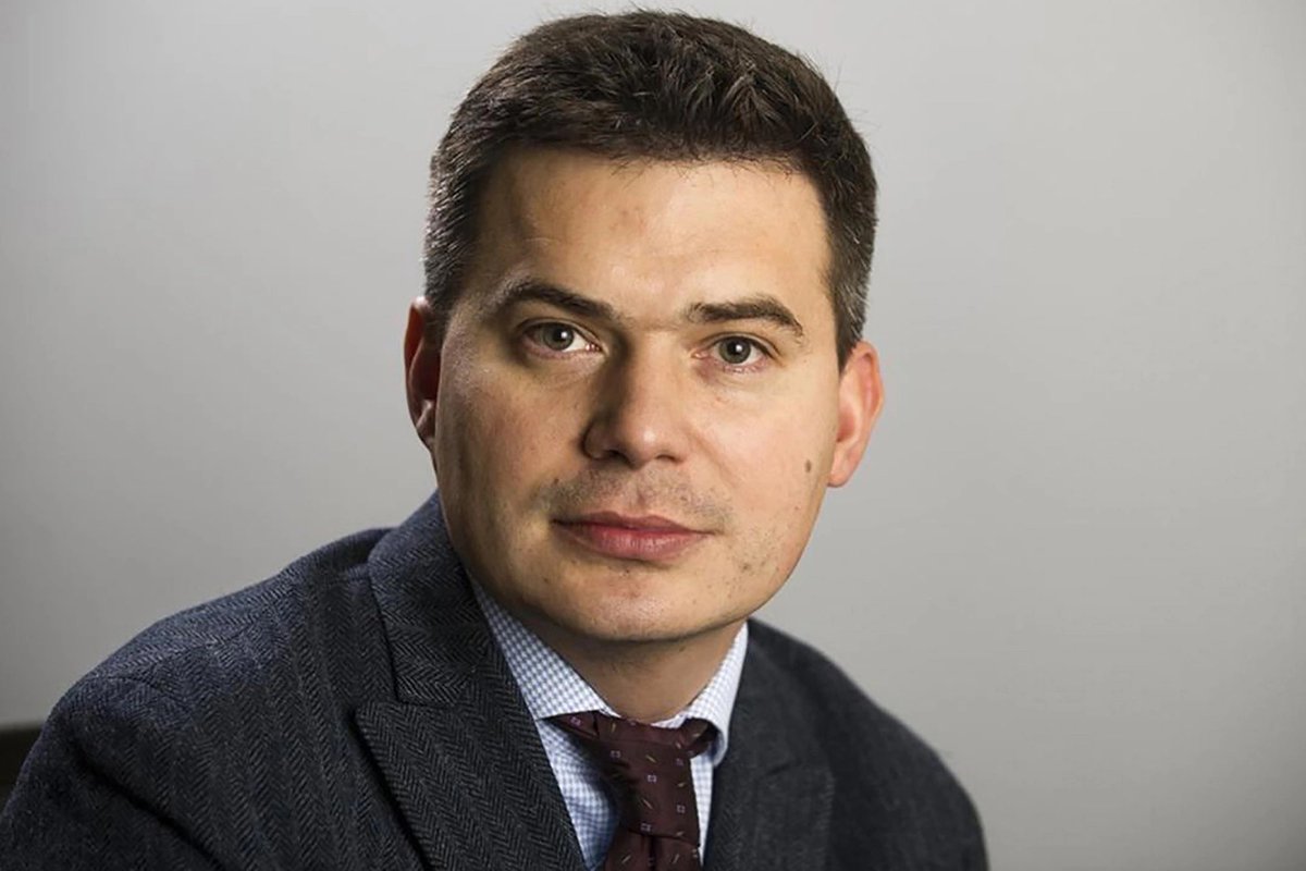 KyivPost's tweet image. ⚡️ Everything is so slippery these days: floors, windowsills in hospitals, luxurious yachts in Vladivostok.

Ivan Pechorin, a top #Russian energy boss, allegedly fell overboard near Vladivostok. His body was found washed up around 100 miles from the city.