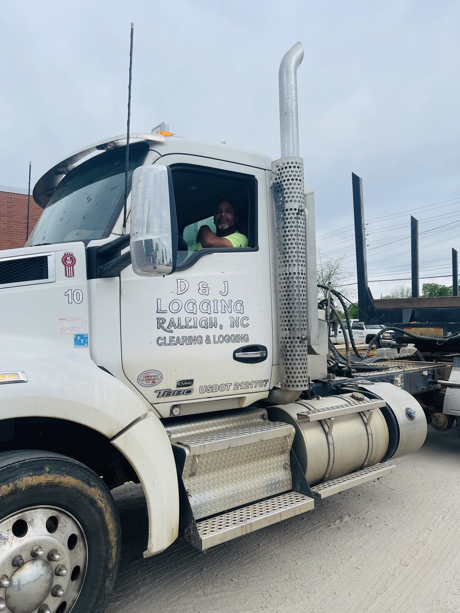 djloggingnc's tweet image. Sharing a few photos of our awesome trucker drivers in action this #NationalTruckDriverAppreciationWeek! We couldn't do it without you!