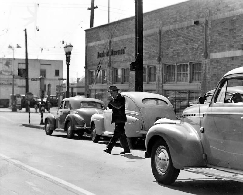laplphotos's tweet image. [1948] The careless jaywalker--is L.A.&apos;s no. 1 accident-causer. (Bill Walker - Herald Examiner Collection) tessa.lapl.org/cdm/singleitem…