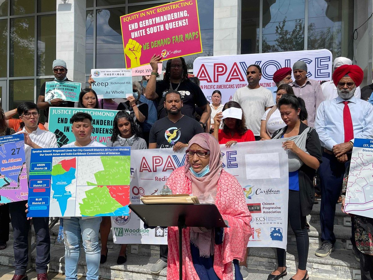 DesisRisingUp's tweet photo. Earlier today in Richmond Hill at the 118th St. Gurudwara, as a part of @apavoicenewyork we called on @DistrictingNYC to adopt the #UnityMap to keep Punjabi, Bangladeshi, and Guyanese communities together in one city council district! https://t.co/KmbVBM3foo