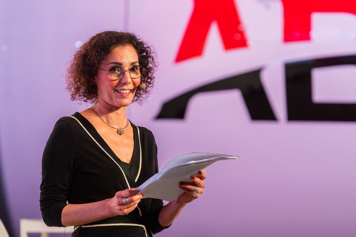 hadjalahbib's tweet image. À @BrusselsAirport, lancement des vols directs d'@Airbelgium vers l'Afrique du Sud, le pays africain avec la plus grande communauté belge. Connexion très attendue par de nombreuses familles et entreprises, renforçant ainsi les relations déjà excellentes entre nos deux pays. 🇧🇪🇿🇦