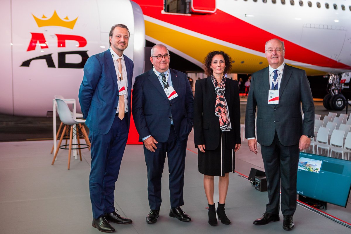 hadjalahbib's tweet image. À @BrusselsAirport, lancement des vols directs d'@Airbelgium vers l'Afrique du Sud, le pays africain avec la plus grande communauté belge. Connexion très attendue par de nombreuses familles et entreprises, renforçant ainsi les relations déjà excellentes entre nos deux pays. 🇧🇪🇿🇦