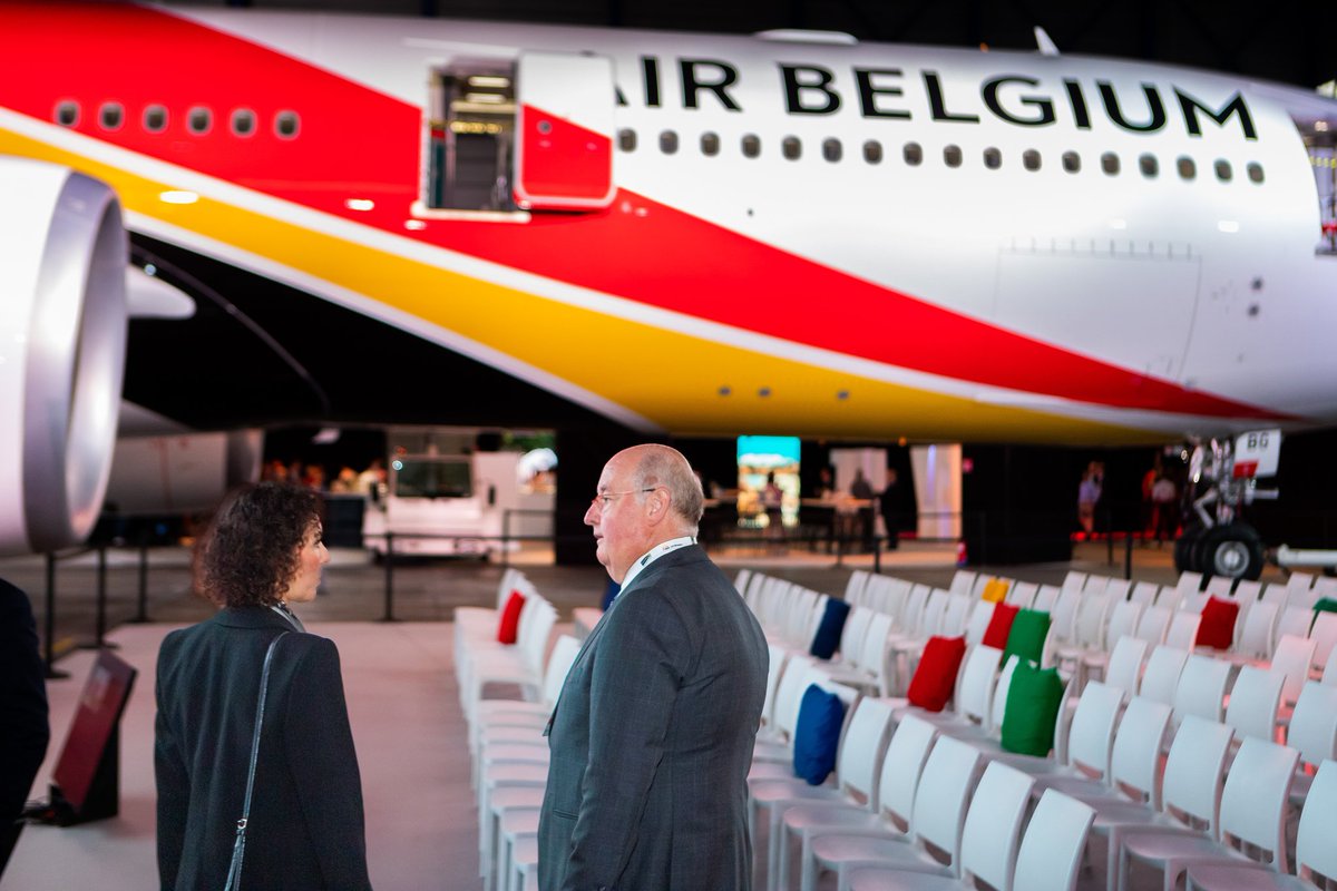 hadjalahbib's tweet image. À @BrusselsAirport, lancement des vols directs d'@Airbelgium vers l'Afrique du Sud, le pays africain avec la plus grande communauté belge. Connexion très attendue par de nombreuses familles et entreprises, renforçant ainsi les relations déjà excellentes entre nos deux pays. 🇧🇪🇿🇦