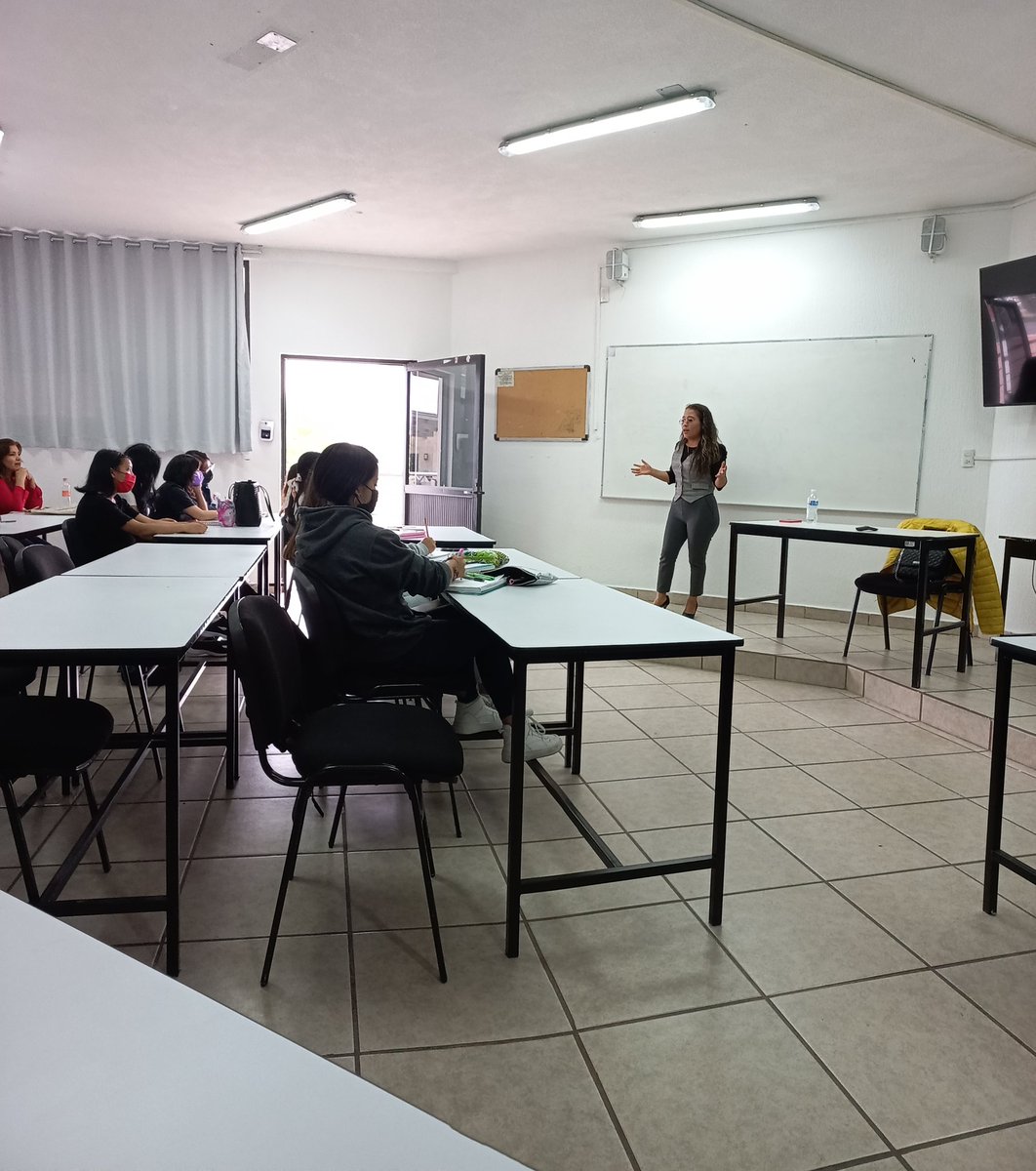 liliansoto113's tweet photo. Arrancando ponencia con la directora de #MTP @cruz_elvia
#Reporte #reportera #Noticias #comunicación #buap #fccom https://t.co/4qGTWYZuLX