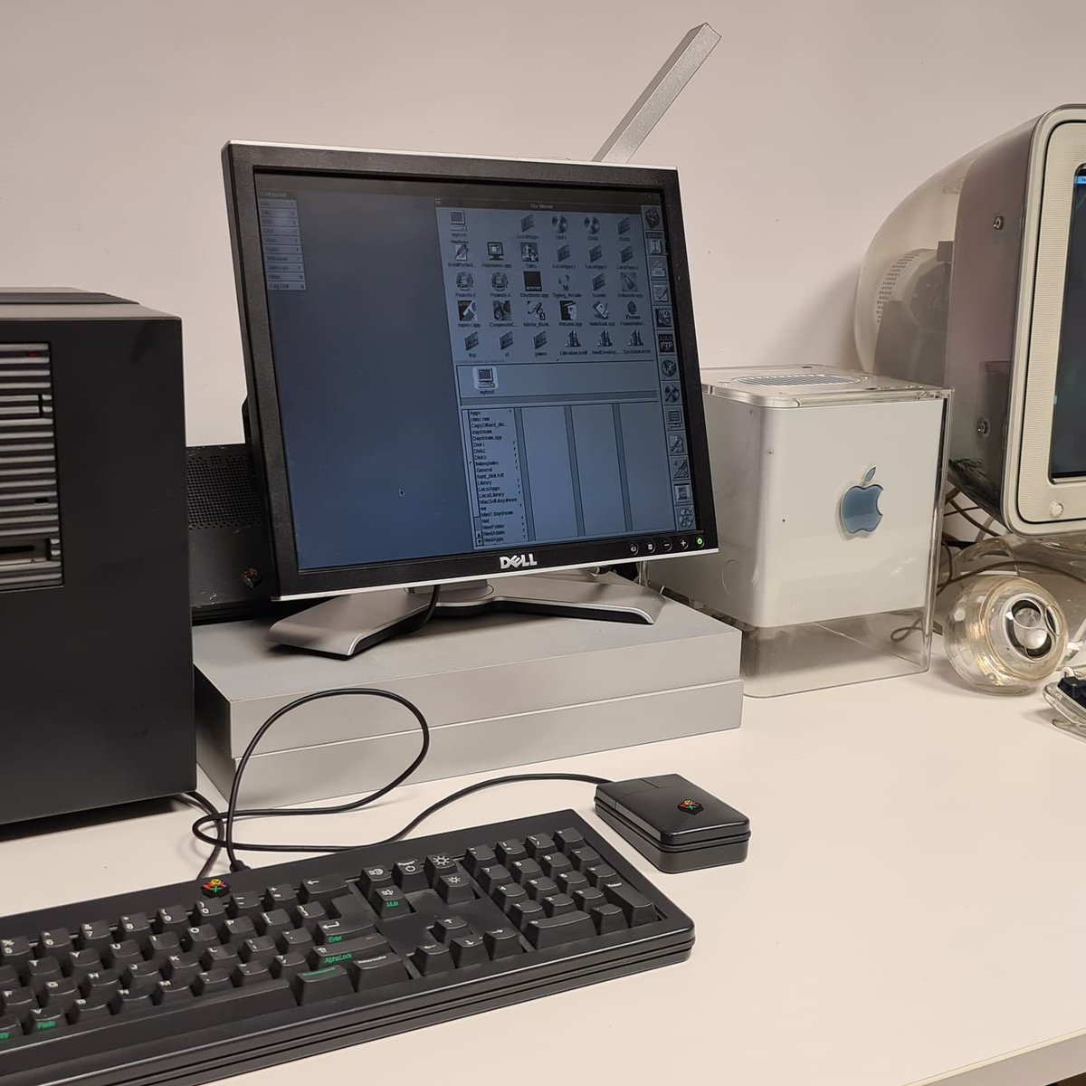 OlivierSoRetro's tweet image. Cube(s) for ever 🤪💓#retrocomputer #RetroComputing #nextcomputer #apple #applecube