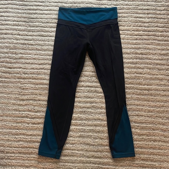 kitschy_cat's tweet photo. So good I had to share! Check out all the items I'm loving on @Poshmarkapp #poshmark #fashion #style #shopmycloset #athleta #landsend #toryburch: https://t.co/hYJK0i1P8g https://t.co/n9DrAaq88o