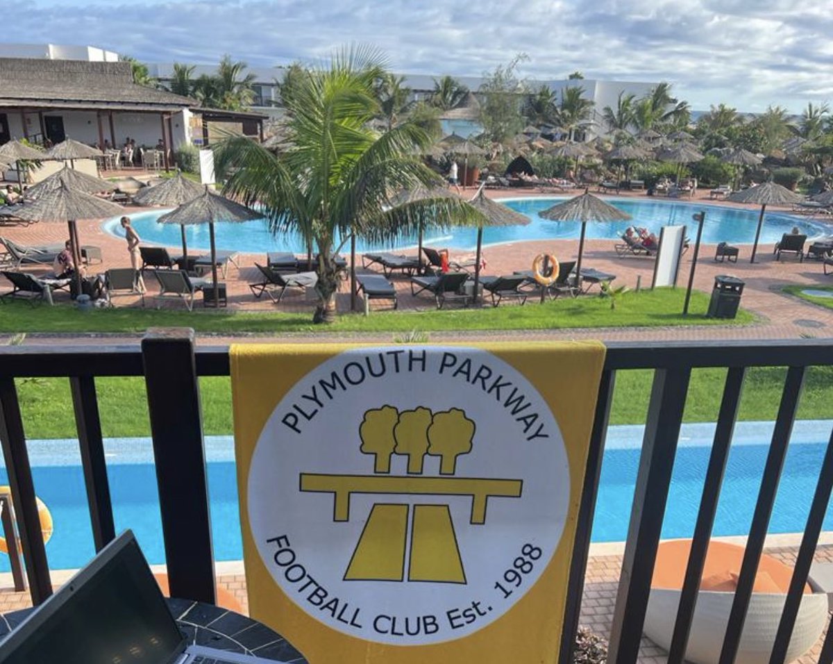 MotherParkway's tweet photo. COYY 💛💙 ⁦⁦@PlymouthPFC⁩ #cheeringfromafar https://t.co/OvZiNSlodm