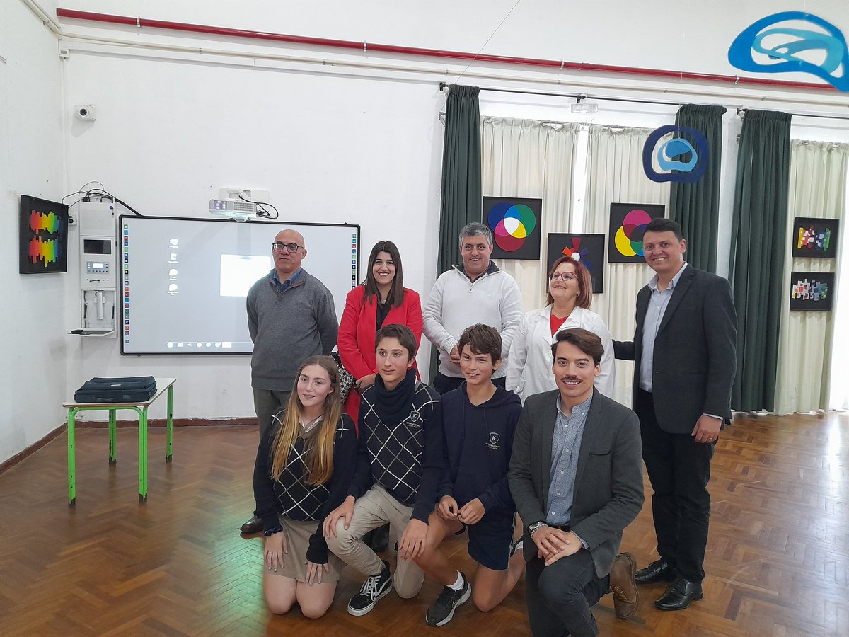 Participamos de la donación de una pantalla táctil realizada por el <a href="/iceducation/">InternationalCollege</a> a la Escuela N°5.