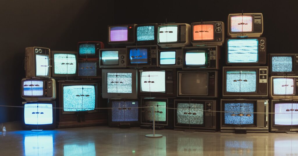 diid_hhu's tweet photo. Wie sieht das Fernsehen von morgen aus? Und wie gestalten Bürger:innen die Zukunft des öffentlich-rechtlichen Rundfunks mit? Das wollen wir am 13. Okt. 2022 ab 18 Uhr im Haus der Universität diskutieren. Save the date! Mehr Infos hier: https://t.co/JzVkHqG4gd https://t.co/z5Y2rd83Yx