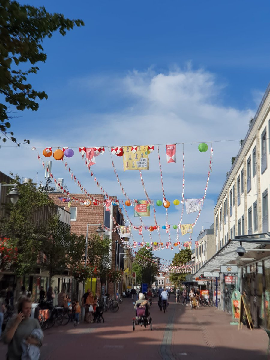 de_verwondering's tweet photo. Voordat de finale begint maken we de stad nóg kleuriger en feestelijker! Vier je ook mee? #Gouda #Gouda750 #Gouda750Finale https://t.co/d518rwWKZq https://t.co/jd5nwhRxzZ