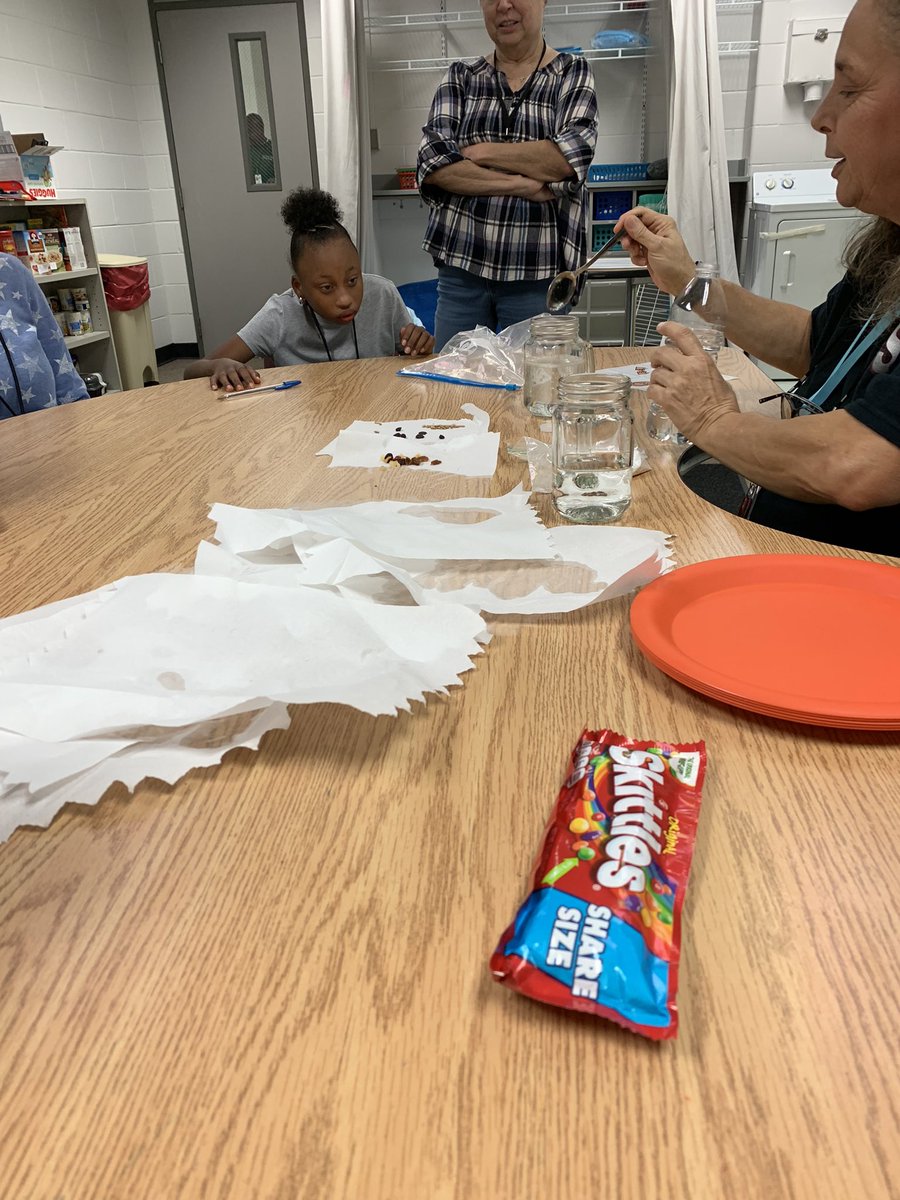 JayWilliams_31's tweet photo. Dancing Raisin Experiment Today! In Mrs.Gierbolini Class @HumbleISD_TMS #TMScriticalthinkers #TMScrestors https://t.co/ATOHWlC9Qn