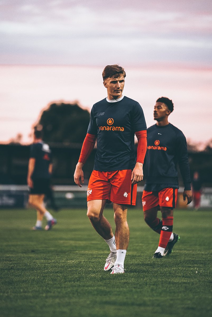 Beautiful evening here at Leamington Spa.
Looks like July, feels a little bit February.
<a href="/LeamingtonFC/">Leamington FC ⚽️</a> vs <a href="/KetteringTownFC/">Kettering Town FC</a>