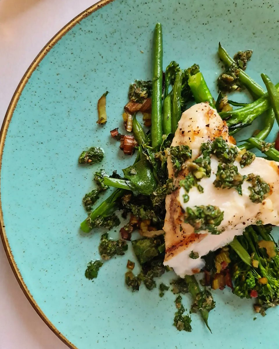 Lauren_Heath_PA's tweet photo. #TastyTuesday! My latest write up for @ExeterMagazine is all about The Wear Park Restaurant at @exetergcc. You may shout "four" when visiting their golf course, ⛳️ but they certainly rank much higher in their dining experience!🥰 #Exeter #nonmembers #golf https://t.co/m8LavaJ5yp https://t.co/GBZFrq02jr