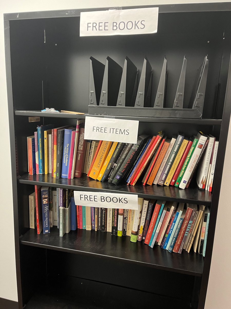 MSUDenverEng's tweet photo. Our free item bookshelf is filling up. Check in through out the year to see what we have!
#MSUDenver #getrowdy🔴🔵 #RoadrunnerPride #RunYourOwnRoad https://t.co/35MwUK1Cwl
