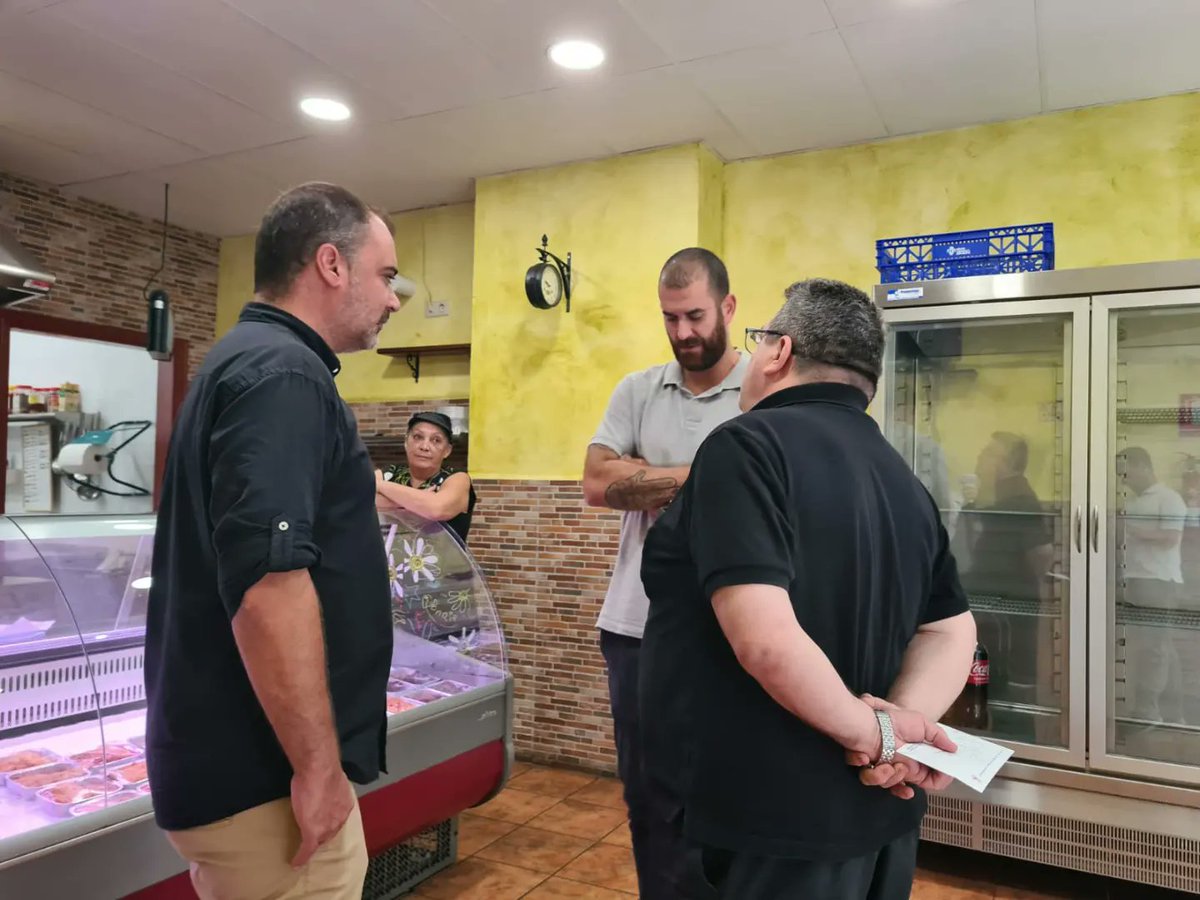 jordi_ballart's tweet image. 🍽️ Aquest migdia he anat a visitar #CateringSocialTK, al barri de #LesArenes.

♻️ Amb la compra d'un menú diari a un preu molt assequible, la iniciativa de Mn @ToniDeulofeu ofereix un menú a una persona que ho necessiti. 

📌 c. Calaf 65

🌟 Una gran iniciativa!