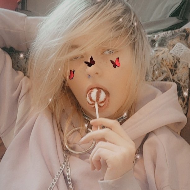 @lesbojupiter Hiii I'm fawn? just so you know, I can take over your life and make all you problems disappear