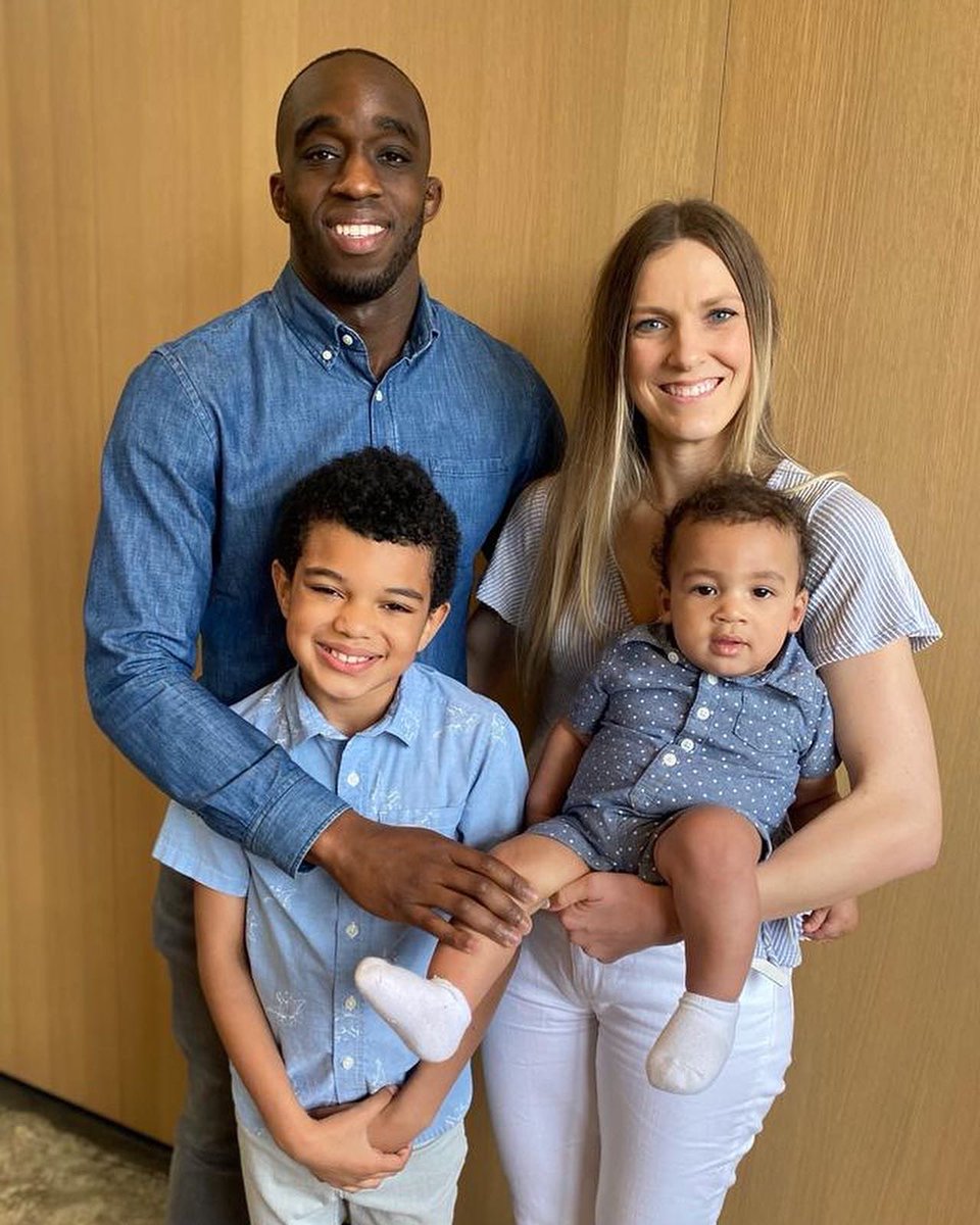 ✨Intern Spotlight✨ 
Meet Dr. Ruffin Tchakounte!

🔹Hometown: Ashburn, VA
🔹Medical School: Des Moines University
🔹Fun fact: I am Cameroonian-American and speak French fluently.
🔹If he could be any animal for a day, he would be a dolphin! 🐬