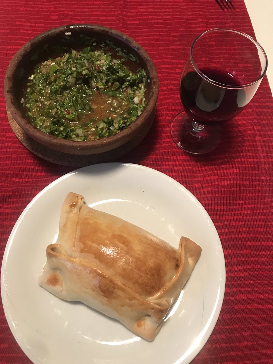 dalhiaGris's tweet photo. @fernandtoledo #la210 Pancito, hoy hice empanadas y me comí los cachitos con pebre. Soy usuaria de la comunidad P, por eso el desfase. Saludos desde Finlandia 🇫🇮 https://t.co/dMoun4Kair