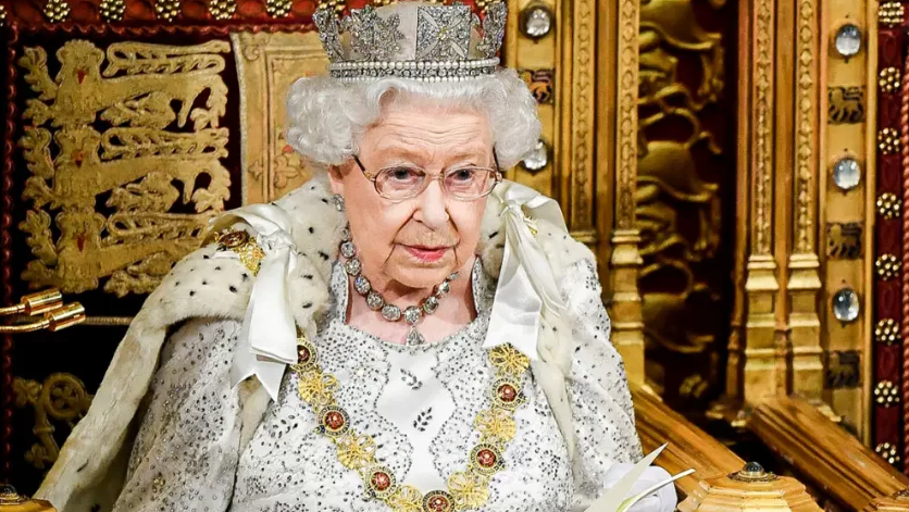 sensacionalista's tweet photo. De acordo com Paraná Pesquisas, Rainha Elizabeth II chegará aos 100 anos https://t.co/K0p9s4l9Ug