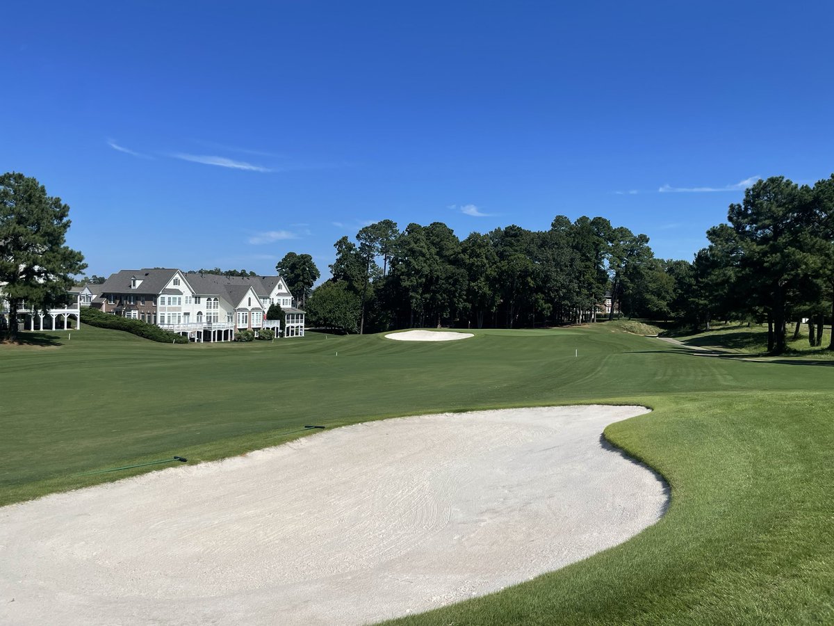 Chris_Kschmidt's tweet photo. Senior Member/Guest weekend is upon us! The team has been getting after it and course conditions  couldn’t be better💰💰🔥⛳️ @McConnellGolf @CCatWakefield https://t.co/Nf67rUfmEI