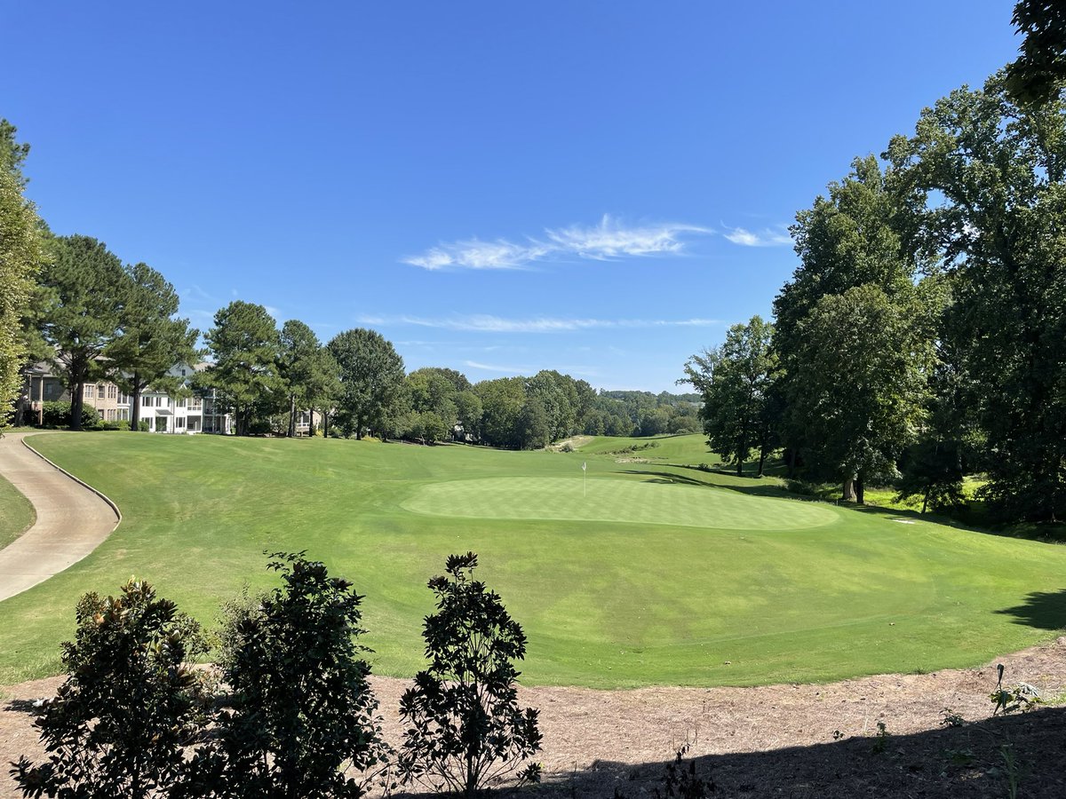 Chris_Kschmidt's tweet photo. Senior Member/Guest weekend is upon us! The team has been getting after it and course conditions  couldn’t be better💰💰🔥⛳️ @McConnellGolf @CCatWakefield https://t.co/Nf67rUfmEI