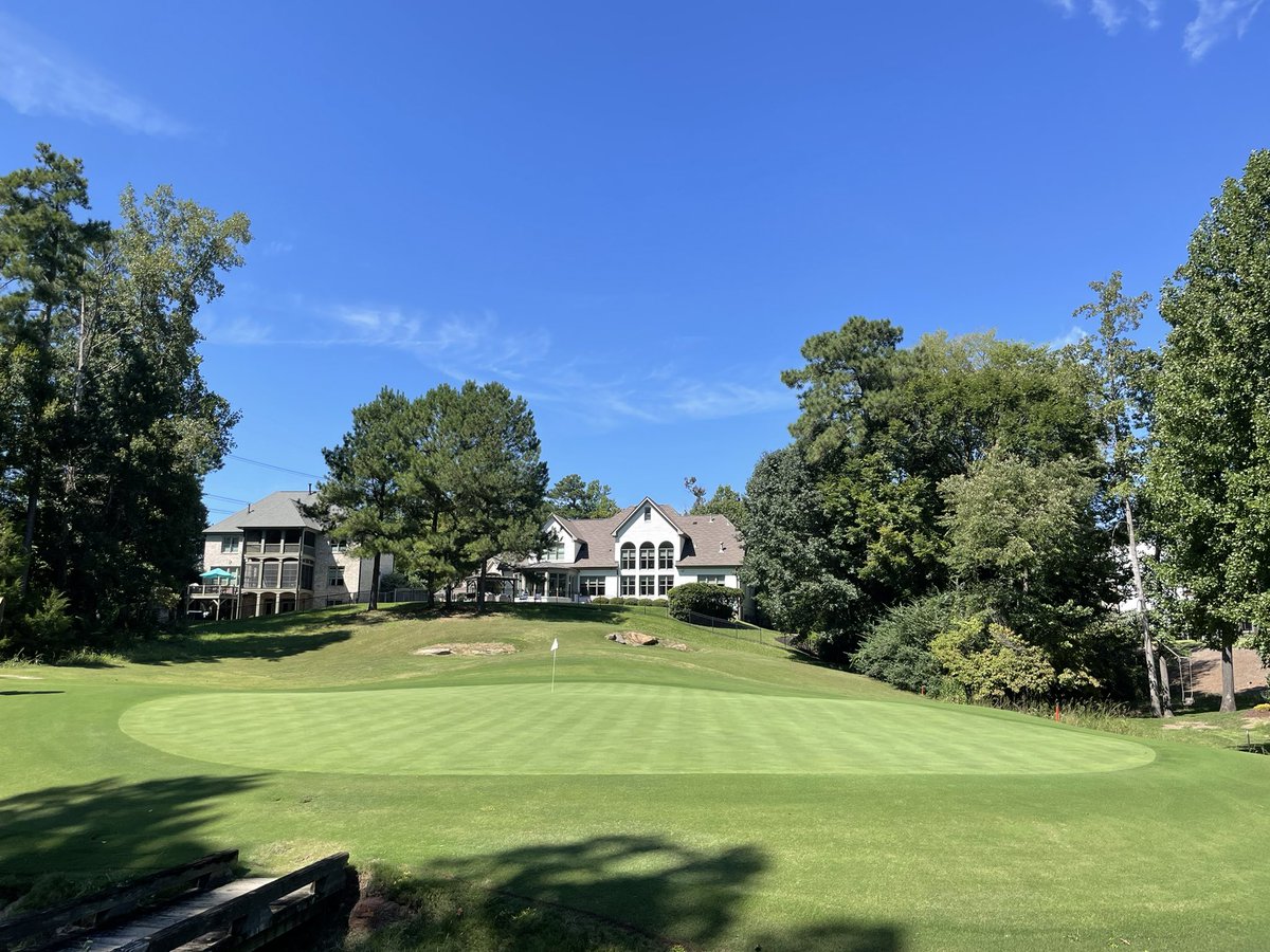 Chris_Kschmidt's tweet photo. Senior Member/Guest weekend is upon us! The team has been getting after it and course conditions  couldn’t be better💰💰🔥⛳️ @McConnellGolf @CCatWakefield https://t.co/Nf67rUfmEI