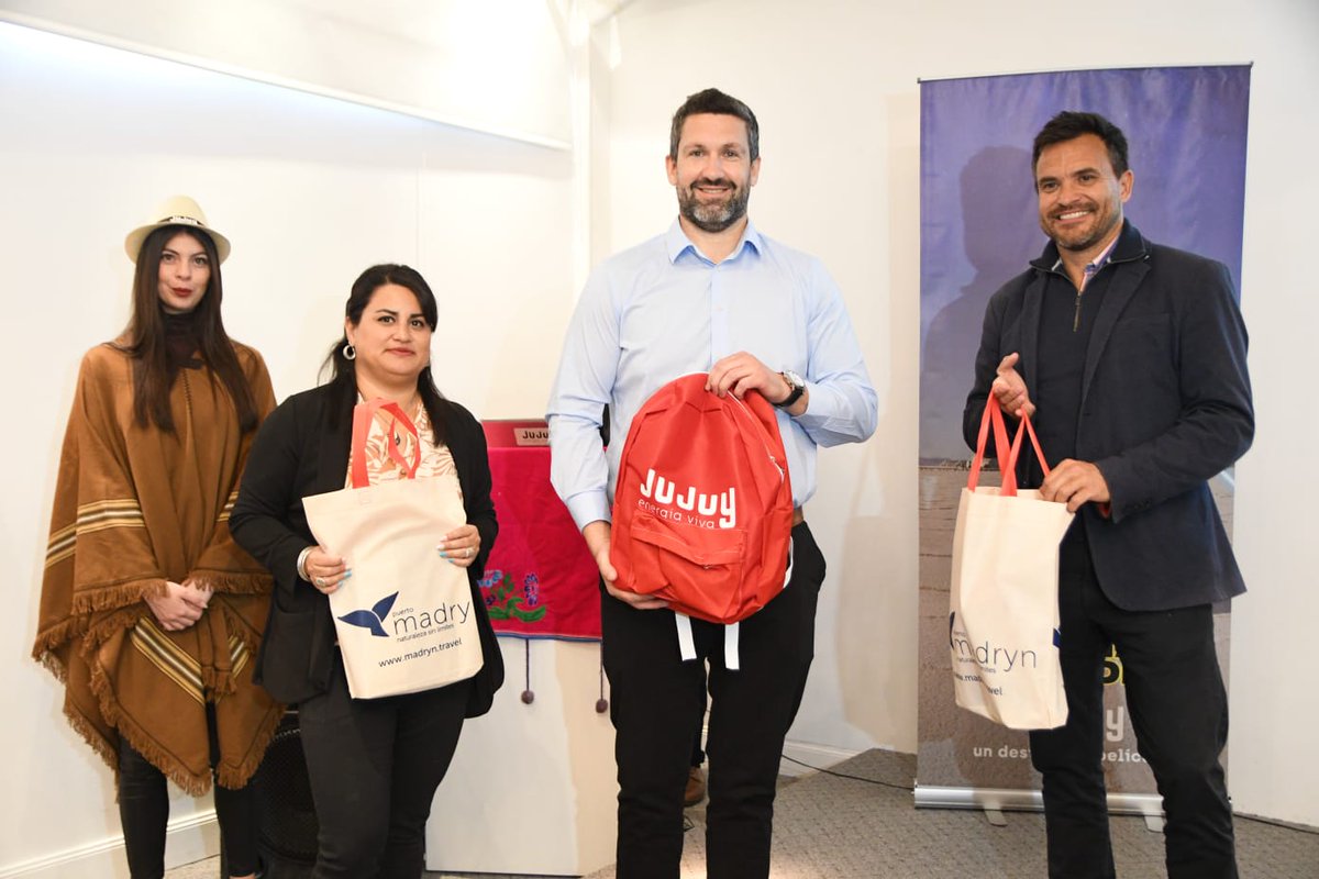 NoticiasPmy's tweet photo. #PuertoMadryn #Turismo #ExtremoNorte
@VisitJujuy inició su gira promocional en @madryntravel
@MarcosGrosso dio la bienvenida a Jujuy que inicia su actividad en Madryn y continúa en Trelew
Público en general puede acercarse a #LaGalesa hasta las 18hs
https://t.co/uHoCyanyXS https://t.co/fkArdcPAAF