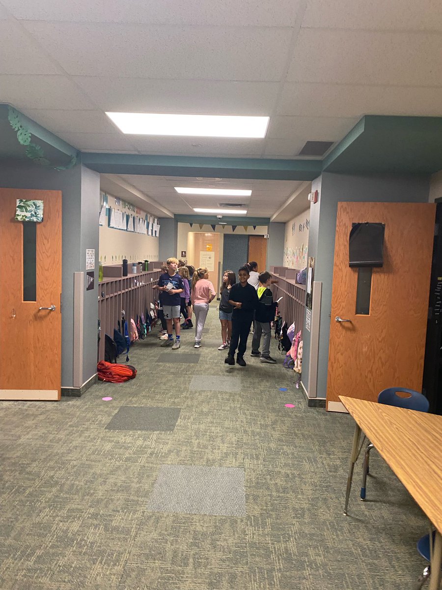 callahanclass's tweet photo. Mrs Callahan’s class spreading kindness one grade level at a time! @WoodbrookCCS https://t.co/CIvfUeIN3d