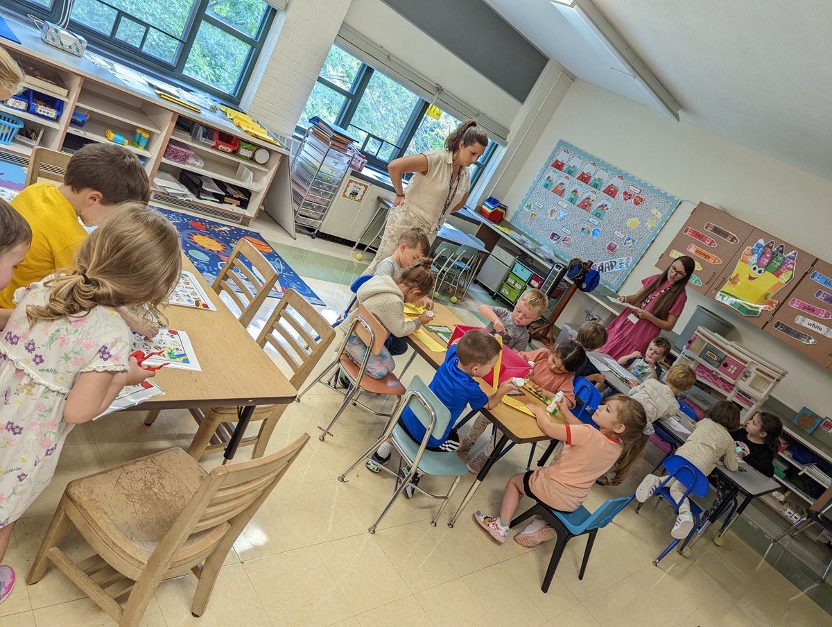Andrea_Parker1's tweet photo. Lots of amazing learning happening today from cutting and sorting in Pre-K to identifying parts of a crayfish in 4th grade. 💙🤍 @EAParkdalePride
@ea_schools
#greatmindsatwork
#oneEA https://t.co/OPZUa5G82f