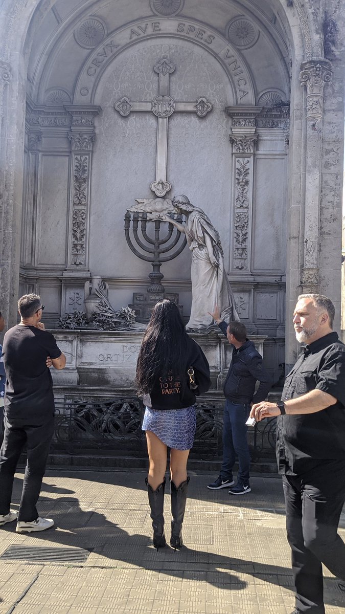 agustina tweet media