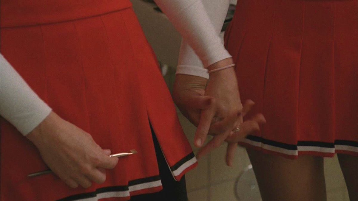 safeplacenaya's tweet photo. Brittana X Holding hands https://t.co/w0PBrDH0OA