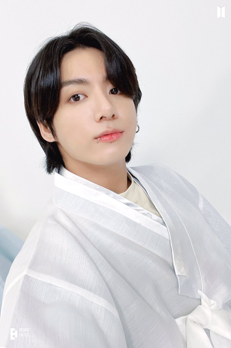 foremoline's tweet photo. Hanboks https://t.co/aE33MhJBoL