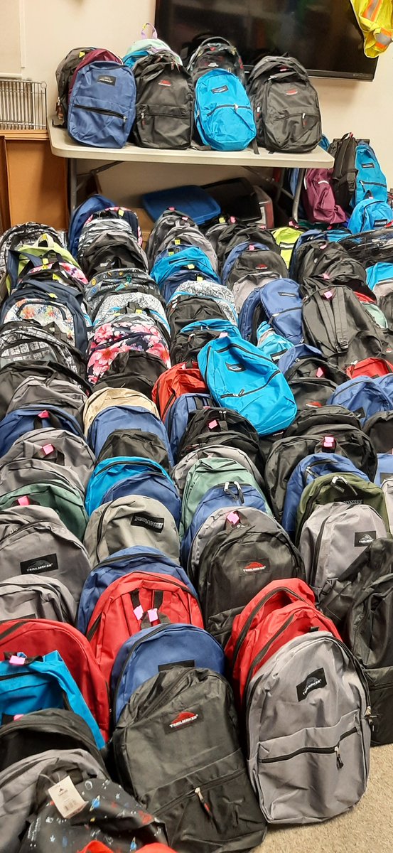Sincere thanks to our friends at @myunitedway who supported us in providing 947 backpacks and 450 school supply packs to our community members! These🎒make such a difference in the lives of those we serve. @YEGNewcomers @BentArrowYEG @NorwoodCentre @BoyleStreet @TerraCentre