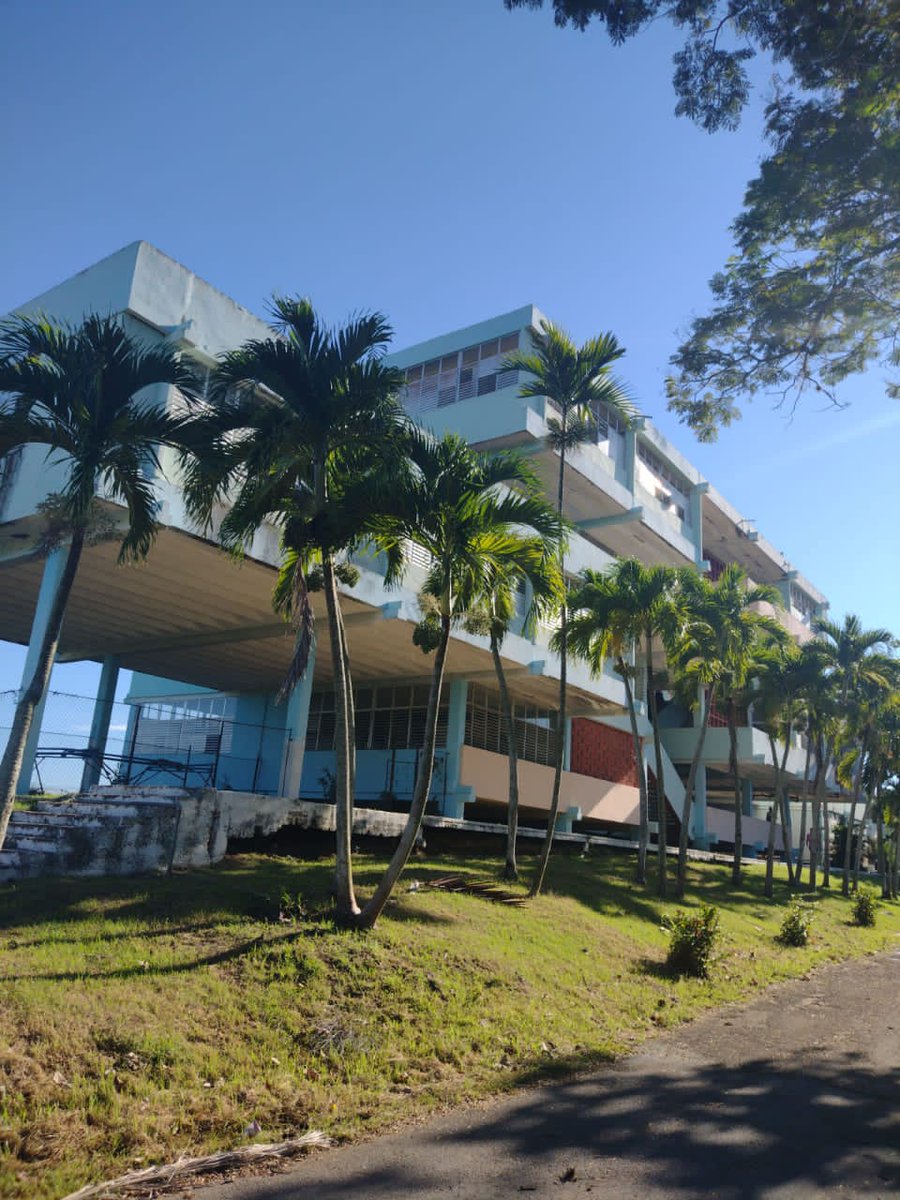 AlexanderBongo8's tweet photo. Hoy estuvimos de visita en la EIDE Mártires de Barbado donde intercambiamos con los estudiantes sobre sus preocupaciones e inquietudes.
#FEEMDeCuba #YoVotoSí #códigosi 
@hamlet_cu @Alexandrohugof1 @CrisdayF @FEEM_Cuba https://t.co/0XMTSgOZIF
