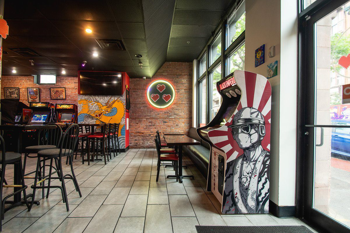 New challenger arrives! Come play Black Emperor at Three Lives Bar in Syracuse, NY. They have one-of-a-kind drinks, great eats, arcade cabs and an Xbox. 🍹🍔🎮

Find them on our locations map: killerqueenarcade.com/locations

#blackemperor #newchallenger #arcadebar