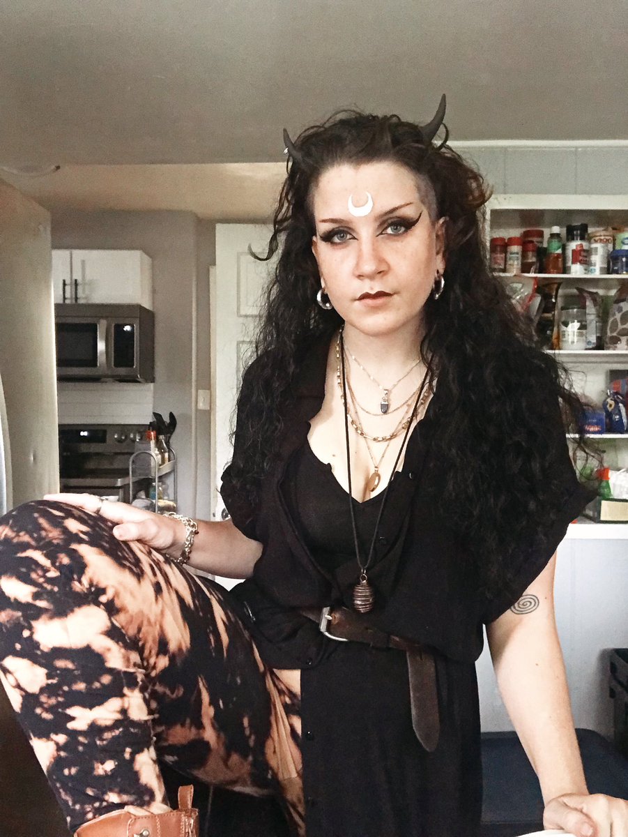 kjellagate's tweet photo. Full moon outfit https://t.co/ZeWsyJ6VSF
