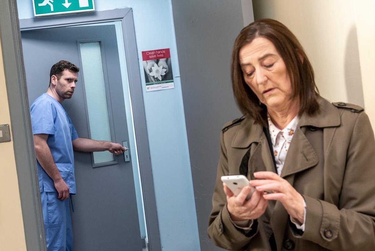 dmpr_galway's tweet photo. Tá sé ar ais gan dabht! Séasúr 27 @RosnaRun  anocht 8.30pm @TG4TV Tugann Briain agus Andy aghaidh ar a chéile. Cad é plean Thaidhg?
Cén fáth ar fhill Eric ar Ros na Rún? #Gaeilge #Gaeltacht #TV #drama #Chonamara #gaillimhabú https://t.co/viNqmkDt0D