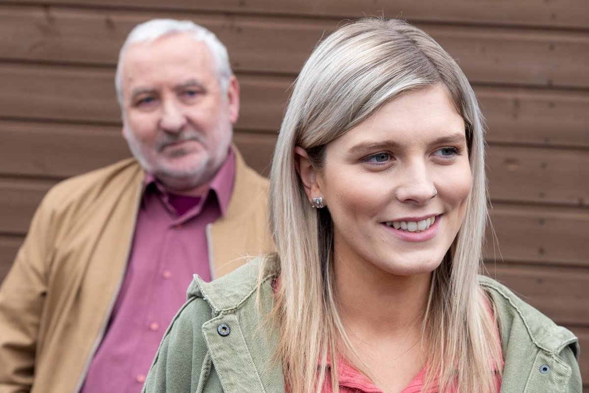 dmpr_galway's tweet photo. Tá sé ar ais gan dabht! Séasúr 27 @RosnaRun  anocht 8.30pm @TG4TV Tugann Briain agus Andy aghaidh ar a chéile. Cad é plean Thaidhg?
Cén fáth ar fhill Eric ar Ros na Rún? #Gaeilge #Gaeltacht #TV #drama #Chonamara #gaillimhabú https://t.co/viNqmkDt0D