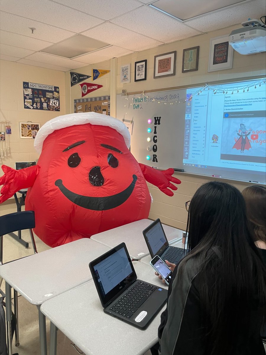 Neshaminy Goes Gold / Sara's Fight for the Kids Spirit Week Day 2: Dress like somebody famous @neshaminy <a href="/MP_MrSokol/">Maple Point MS</a>